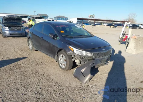 2017 Kia Forte Lx z USA, uszkodzony, nr VIN 3KPFK4A75HE152396